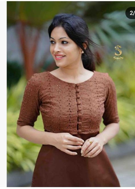 Trendy Kurtis For Women, Haccoba Frock Ideas, Shall Designing Ideas, Frock With Coat For Women, Hakoba Kurta Designs, Silk Kurti Designs, Simple Frock Design, Stylish Kurtis Design, New Kurti Designs