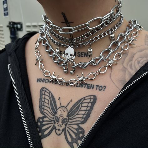 CHUNKY PUNK INSPIRED STAINLESS STEEL NECKLACE STACK WITH SKULLS, BARBED WIRE Punk Fashion Jewellery, Necklace Stack Grunge, Punk Jewelry Aesthetic, Barbed Wire Jewelry, Alternative Necklace, Barbed Wire Necklace, Grunge Necklace, Metalhead Girl, Punk Necklace