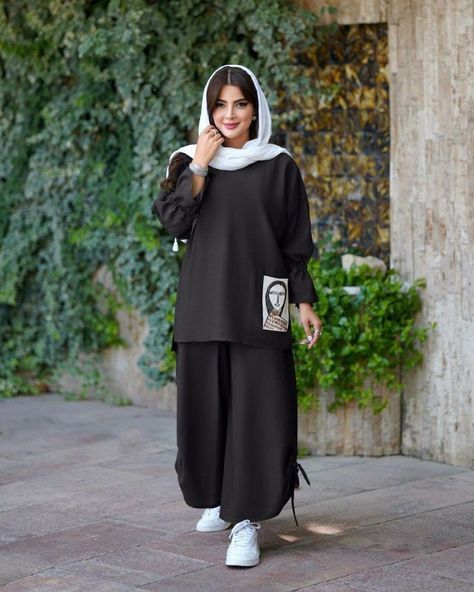 Shirt With Plazo, Muslim Fashion Dress Simple, Dresses For College, Plane Black, Simple Dress Casual, Modest Casual Outfits, Blouse Casual Fashion, Muslim Outfits Casual, Stylish Short Dresses