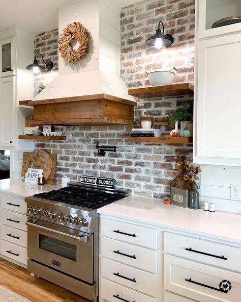 Kitchen Wall Decor Ideas, Floating Kitchen Shelves, Kitchen Hood Design, Farmhouse Kitchen Inspiration, Brick Kitchen, Brick Backsplash, Kitchen Range Hood, Kitchen Decor Ideas, Farmhouse Kitchen Design