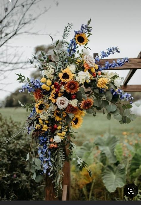 Fall Wedding Color Schemes Sunflowers, Summer Rustic Wedding Flowers, Sunflower Bouquet Aesthetic Wedding, Ranch Wedding Flowers, Wildflower Arch Flowers, Sunflowers Fall Wedding, Fall Wedding Bouquets Wildflowers, Blue Fall Bouquet Wedding, Fall Wedding Ideas Sunflowers