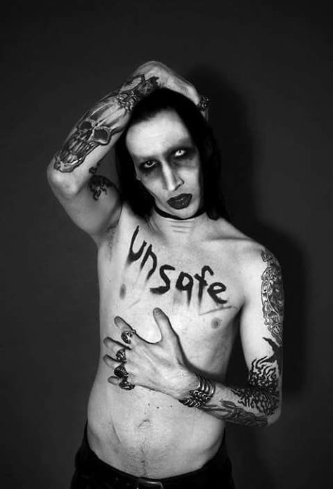 TAINTED LOVE Marilyn Manson Tattoo, Vampire Lovers, Marilyn Manson, Clipuri Video, Stand By Me, Hand Tattoos, Portrait Tattoo, Halloween Face Makeup, Yummy Food