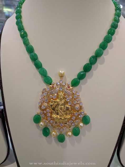 Gold Emerald Beaded Necklace Designs, Gold Beaded Necklace Designs 2016, Gold Necklace with Green Emerald Beads. Green Beads Jewellery Designs, Emerald Beads Jewellery, Green Beads Necklace, Emerald Chain, Pearl Jewelry Design, Gold Jewelry Simple Necklace, Pearl Necklace Designs, Gold Necklace Indian Bridal Jewelry, Beaded Necklace Designs