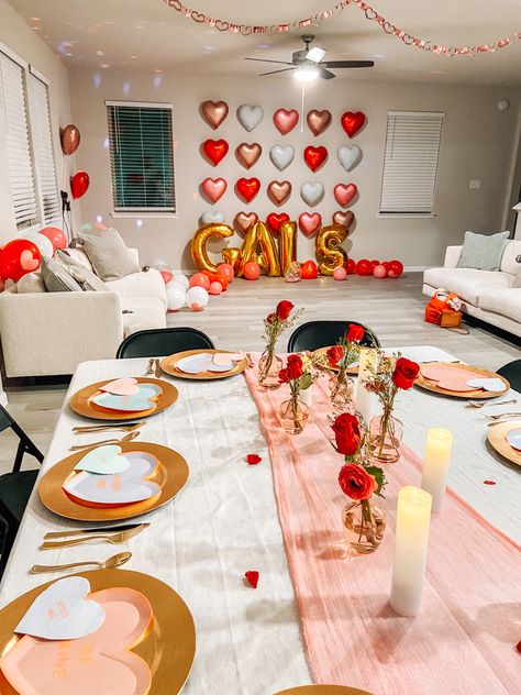 Galantines Decoration Ideas, Valentines Decorations Party, Heart Birthday Decorations, Gals Night, Galentines Party Decor Backdrop, Valentine S Day Party Ideas, Galentines Party Pink, Galentines Party Coquette, Cute Galentines Ideas