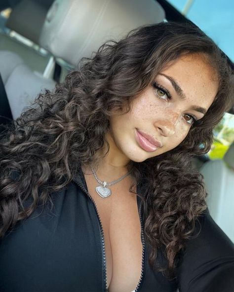 Columbian Girls, Ash Kaash, Afro Latina, Girls Group, Bad Girls Club, Busty Fashion, Bad Gal, Viral Tiktok, Fancy Hairstyles