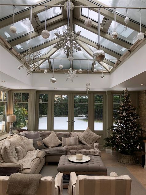 Orangery Christmas Decorations, Orangery Seating Ideas, Orangery Interior Decor, Orangery Design Ideas, Orangery Interior Design, Orangery Decor Ideas, Christmas Conservatory Ideas, Conservatory Christmas Decor, Orangery Extension Interiors