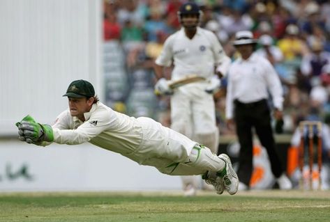 Australian wicket keeper Adam Gilchrist makes a diving catch to dismiss Mahendra Dhoni Adam Gilchrist, Cricket Pitch, Famous Pairs, Keeper Gloves, About Cricket, India Cricket Team, Sport Of Kings, Test Cricket, Batting Gloves