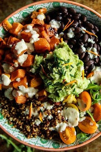 30 Warm and Cozy Grain Bowls to Make This Winter #purewow #winter #cooking #recipe #dinner #food #easy Buddha Bowls Recipe, Healthy Bowls, Quinoa Bowl, Healthy Grains, Veggie Bowl, Vegan Bowls, God Mat, Buddha Bowl, Quinoa Recipes