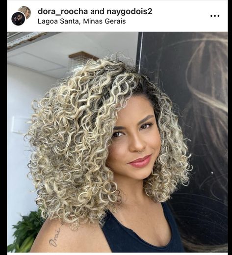 Blonde Hair With Roots, Dark Roots Blonde Hair, Hair Idea, Dark Roots, Bob Styles, Hair Black, Curly Blonde, Curly Bob, New Hair