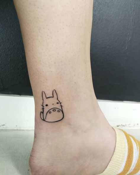 Top 59 Best Totoro Tattoo Ideas - [2021 Inspiration Guide] Simple Pokemon Tattoo, Mini Totoro Tattoo, My Neighbour Toroto Tattoos, Totoro Tattoo Minimalist, Simple Totoro Tattoo, Totoro Sprites Tattoo, Totoro Tattoo, Totoro Line Art Tattoo, Tatuaje Studio Ghibli