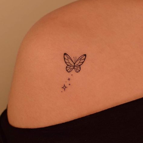 Unique Tattoos For Parents, Small Tattoos Butterfly Simple, Butterfly Tattoo Chest, Small Butterfly Tattoo On Wrist, Simple Wrist Tattoo, Gotik Tattoo, Minimal Tattoo Designs, Delicate Tattoos For Women, Simple Tattoos For Women