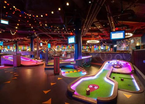 Chicago Dinner Date Ideas, Kids Play Area Indoor, Truck Bed Date, Mini Putt, Indoor Mini Golf, Date Ideas For New Couples, Dream Dates, Romantic Surprise, Cute Date Ideas