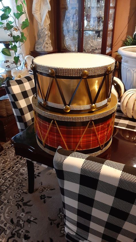 Christmas Drum Decoration, Drum Decoration, Dit Christmas, Christmas Drum, Christmas Centrepieces, Christmas Boxes, O Holy Night, Old Fashioned Christmas, Hat Box