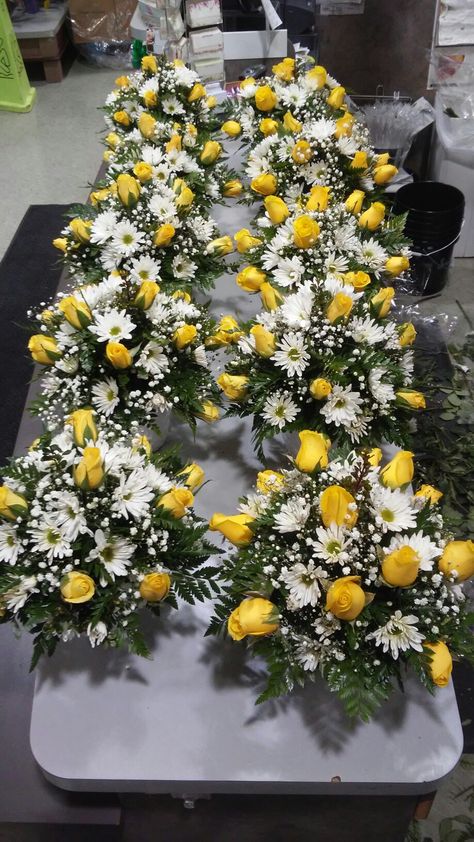 Yellow roses, white daisies. Baby's breath Yellow White Flower Arrangements, White Daisy Flower Arrangements, Yellow Roses Wedding Decor, Yellow Roses Centerpieces, White And Yellow Flower Arrangements, Roses With Baby Breath, Yellow Floral Arrangements, Yellow Rose Wedding, Daisy Flower Arrangements