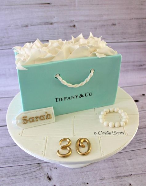 Tiffany gift bag cake - Cake by Caroline Gift Bag Cake Ideas, Handbag Cakes Ideas, Bag Cake Ideas, Tiffany Birthday Party, Tiffany Gifts, Tiffany Cakes, Tiffany Birthday, Chanel Cake, Handbag Cakes