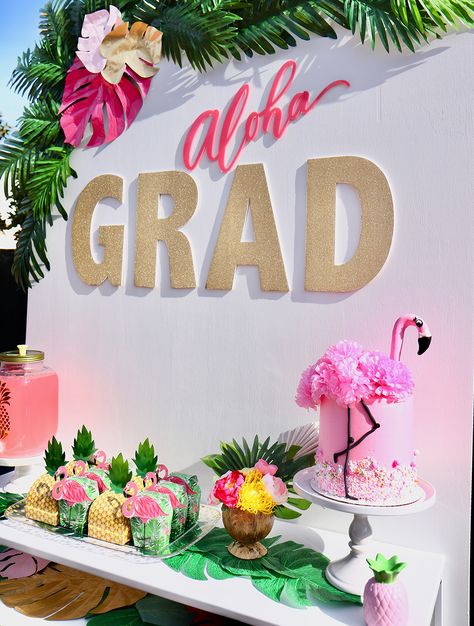 tropical-chic-graduation-party Aloha Graduation Party, Hawaii Graduation, College Graduation Party Ideas, Chic Graduation Party, Grad Party Theme, Girl Graduation Party, 2023 Graduation Party, High School Graduation Party Decorations, College Graduation Party