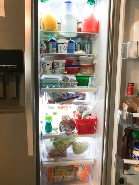 Want an organized fridge? Click here to find out the one thing that kept me from keeping my fridge organized and what I did to change it! #fridge #organized #kitchen Fridge Organization For Side By Side, Side By Side Fridge Organization Ideas, Fridge Side By Side, French Door Fridge Organization, Side By Side Fridge Organization, Narrow Refrigerator, Organization Refrigerator, Small Fridge Organization, Refrigerator Makeover