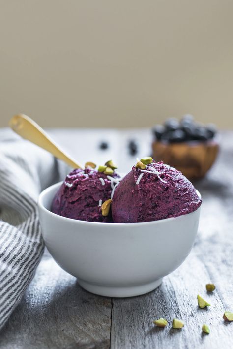 Blueberry Frozen Yogurt, Frozen Yogurt Blueberries, Weight Watcher Desserts, Frozen Yogurt Recipes, Nice Cream Recipe, Healthy Ice Cream Recipes, Healthy Yogurt, Vegan Blueberry, Low Carb Dessert