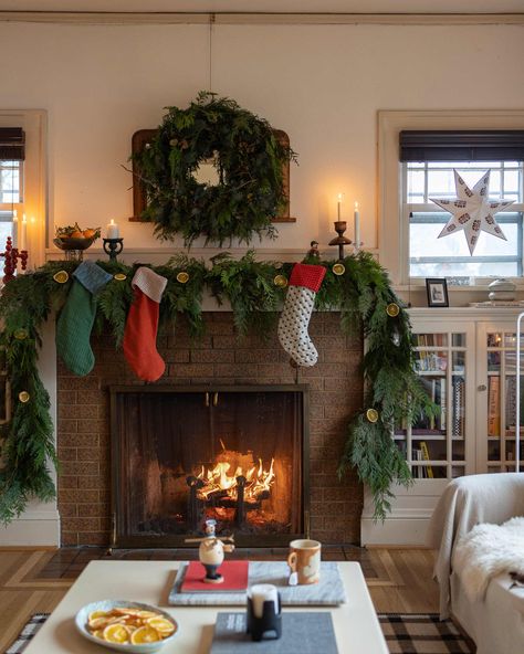 Holiday How-To: Garland Making With Jorie – Schoolhouse Schoolhouse Electric Christmas, Schoolhouse Christmas, How To Make Garland, Cozy Christmas Living Room, Festive Holiday Decor, Outdoor Candles, Holiday Garlands, Christmas Living Rooms, Christmas Interiors