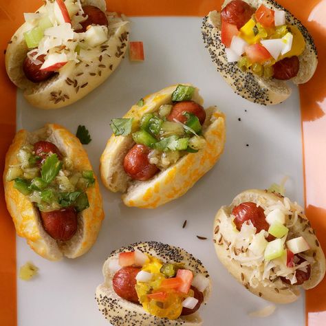 Hot Dog Sliders Slider Hot Dogs, Hot Dog Sliders Mini, Hot Dog Bites, Hot Dog Appetizers Finger Foods, Hot Dog Sliders, Mini Hotdogs Appetizer, Mini Hotdogs, Hot Dog Appetizers, Summer Potluck Recipes