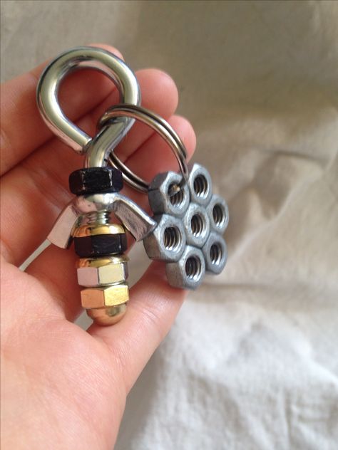 Nut And Bolt Keychain, Nuts And Bolts Keychain, Nuts And Bolts Crafts, Bolt Crafts, Nuts And Bolts Art, Hardware Jewelry Diy, Hex Nut Jewelry, Washer Crafts, Diy Keyring