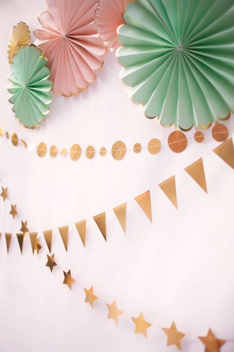 Pastel And Gold Party Decor, Pentas Seni, Diy Birthday Banner, Party Fans, Party Boxes, Pastel Birthday, Gold Banner, Gold Party Decorations, Pastel Party