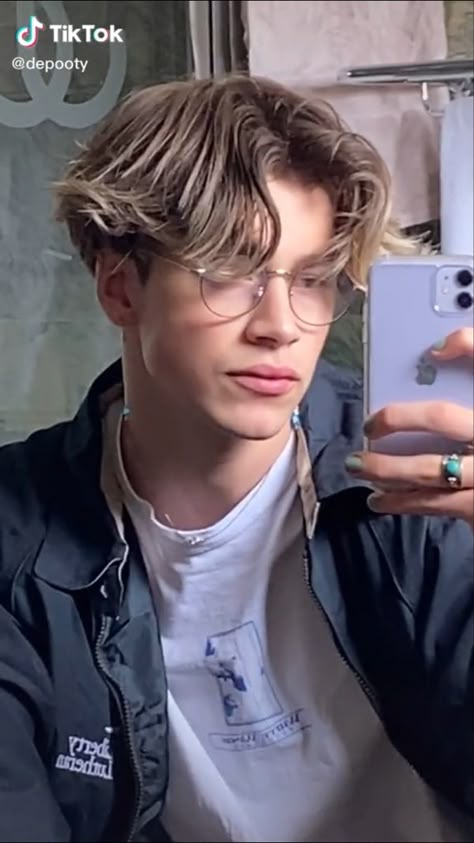 Men’s Curtain Bangs, The Flow Hairstyle Men Middle Part, Blonde Haircuts Men, Middle Part Flow Men, Curtains Hairstyle Men, Middle Part Flow, Middle Part Hairstyles Men, Mens Haircuts Straight Hair, Alicia Clark