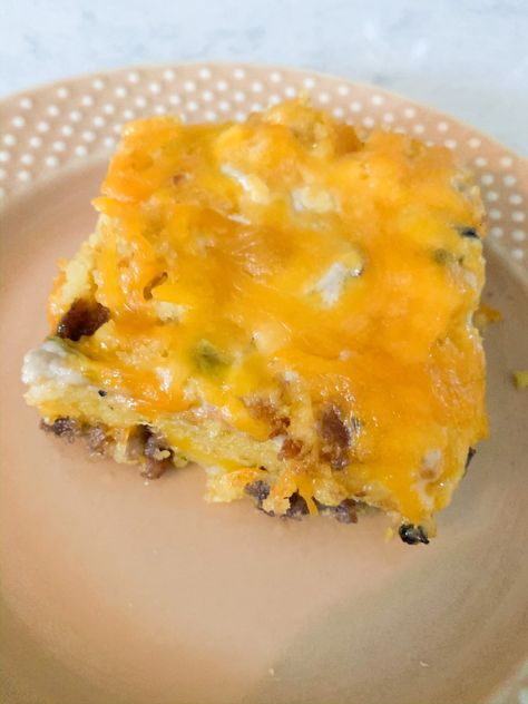 Jiffy Sausage Cornbread Casserole, Jiffy Breakfast Casserole, Breakfast Casserole With Cornbread, Cornbread Breakfast Casserole, Breakfast Cornbread, Leftover Cornbread Recipe, Cornbread Breakfast, Camp Meals, Sausage Cornbread Stuffing