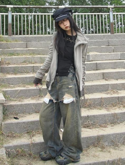 Japanese Grunge Fashion, 2000s Japanese Fashion, Style Essentials, Trendy Winter, Lisa Frank, Random Image, Swaggy Outfits, Signature Look, Dream Clothes