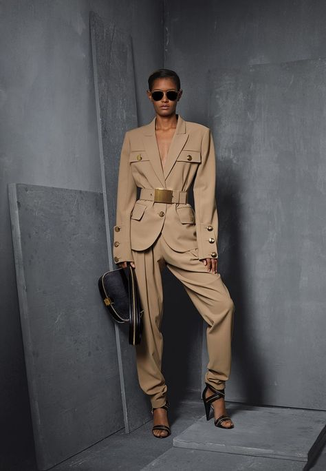 Pre Fall Fashion, Safari Style, Michael Kors Collection, 2017 Fashion, Womens Fashion For Work, Style Accessories, Fall 2017, Suit Fashion, Mode Inspiration