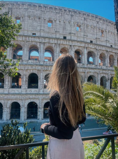 Colosseum Rome Photo Ideas, Colosseum Picture Ideas, Collesium Rome Photo Ideas, Best Photo Spots In Rome, Coliseum Photo Ideas, Colloseum Picture Ideas, Colosseum Photo Ideas, Rome Picture Ideas, Rome Photo Ideas