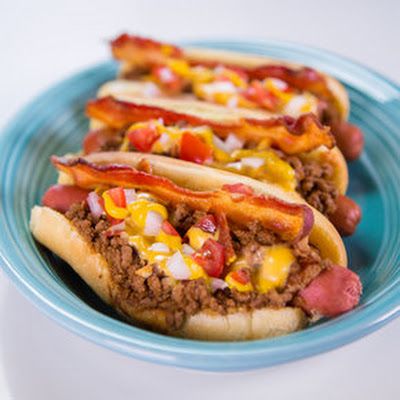 Michael Symon's Chili Dog @keyingredient #cheese #bacon #tomatoes Chili Dog Recipe, Chili Dog Chili Recipe, Hot Dog Sauce, Coney Dog, Chili Dog, The Chew Recipes, Chili Cheese Dogs, Hot Dog Chili, Michael Symon