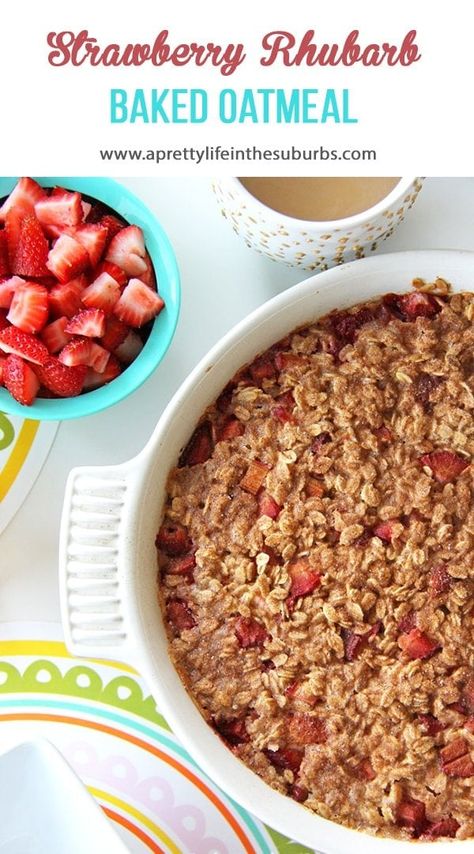 This Strawberry Rhubarb Baked Oatmeal is such a delicious breakfast...and a perfect way to use up all that rhubarb! Strawberry Baked Oatmeal, Strawberries And Cream Oatmeal, Strawberry Rhubarb Recipes, Rhubarb Oatmeal, Gluten Free Brunch Recipes, Family Friendly Breakfast, Baked Oatmeal Recipe, Baked Pears, Easy Brunch Recipes