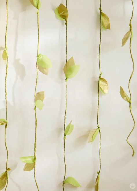 Diy Vines Paper, Paper Vines Diy, Diy Vines, Paper Vines, Cottage Core Diy, Diy Leaf Garland, Vine Garland, Vine Decoration, Green Tissue Paper