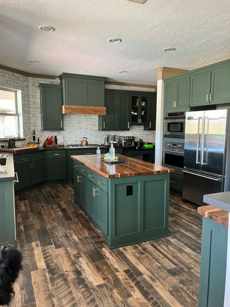 Dream Kitchen Design, Farmhouse Kitchen Remodel, Green Kitchen Cabinets, Dekor Diy, Rustic Kitchen Design, Farmhouse Kitchen Design, Refresh Your Home, Barn Style House, Western Home Decor