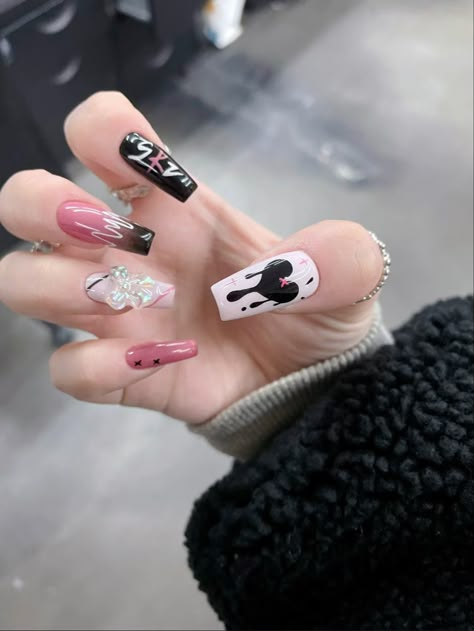 #skz #straykids #straykidsnails #nails Felix Skz Nails Designs, Kpop Nail Ideas Straykids, Straykids Nails Ideas, Skz Inspired Makeup, Kpop Nails Designs Stray Kids, Kpop Inspired Nails Skz, K Pop Nails Skz, Straykids Inspired Nails, Kpop Acrylic Nails