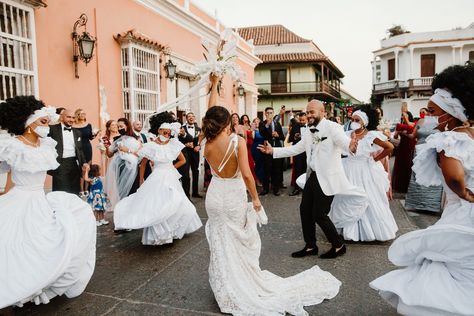 Chic wedding in Cartagena, Colombia | Destination wedding photographer Cartagena Engagement Photos, Colombian Wedding, Old School Wedding, Colombia Wedding, Cartagena Wedding, Court Outfit, Wedding Court, Boho Chic Wedding, Future Wedding Plans