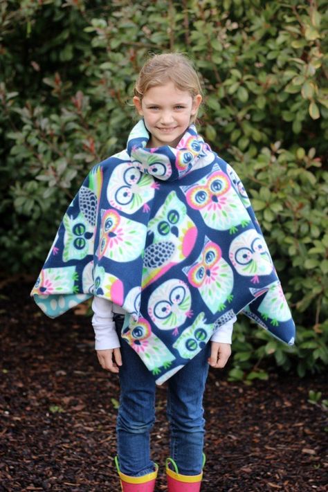 Make a 10 Minute No-Sew Fleece Poncho For Kids Fleece Sewing Projects, Fleece Projects, Fleece Poncho, Sewing Fleece, Kids Poncho, Poncho Pattern, Fabric Purses, Sewing Projects For Kids, Sewing Projects For Beginners