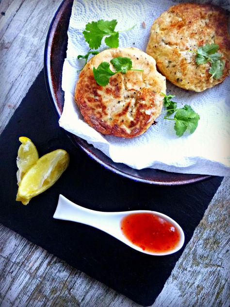 The Spoon and Whisk: Jamie's Salmon Fishcakes recipe Jamie Oliver Fish Cakes, Jamie Oliver Salmon, Salmon Fishcakes, Salmon Fish Cakes, Fish Cake, Cooking Inspiration, Salmon Recipes, Main Meals, Fish Recipes