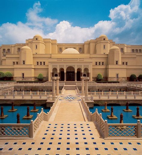 10 Luxury Accommodations in India for an Opulent Destination Wedding Oberoi Amarvilas, Tac Mahal, Oberoi Hotels, India Architecture, Mansion Designs, The Taj Mahal, Agra India, Indian Architecture, Travel Outdoors