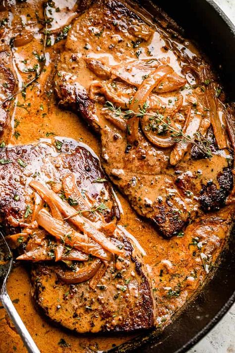 Southern Pepper Steak Recipe, Smothered Steak Recipes, Steaks Recipes, Smothered Steak, Deer Steak, Round Steak Recipes, Ribeye Steak Recipes, Steak And Onions, Inexpensive Dinners