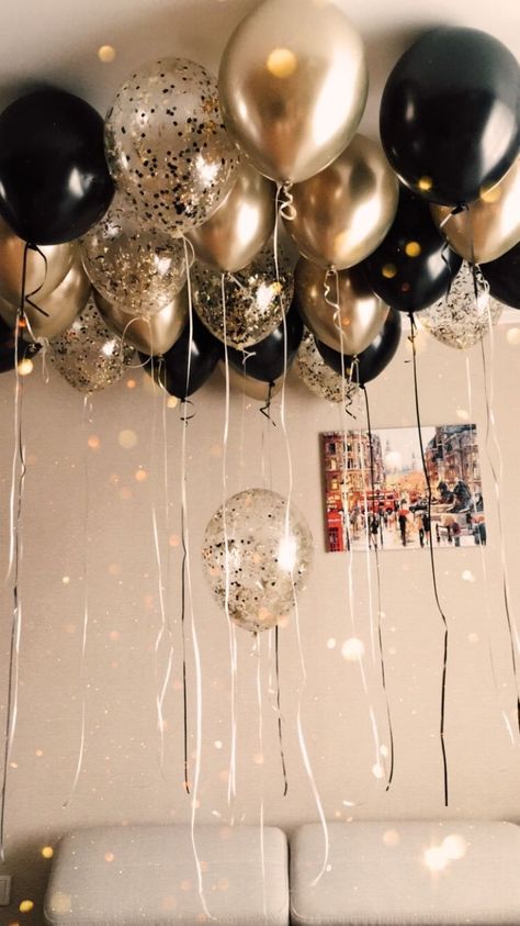 New Year's Eve Party Decorations & Supplies Nye Home Party Ideas, Balloons For Birthday, 50th Birthday Decorations, Gold Confetti Balloons, Birthday Party Theme Decorations, Golden Birthday, Nye Party, Diy Birthday Decorations, Black Balloons