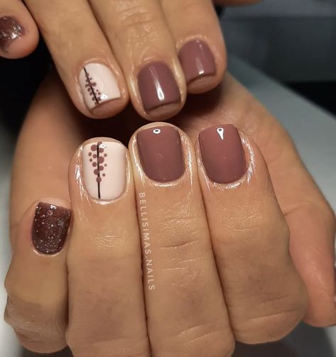 Short Nails Ideas Fall 2023, Office Nails Classy Fall, Fall 2023 Gel Nails, Short Almond Acrylic Nails Design Fall, Simple Short Nail Designs Autumn, Cute November Nails Square, Fun Fall Nails Short, Nails For Hairstylist, Short Biab Nail Designs Autumn