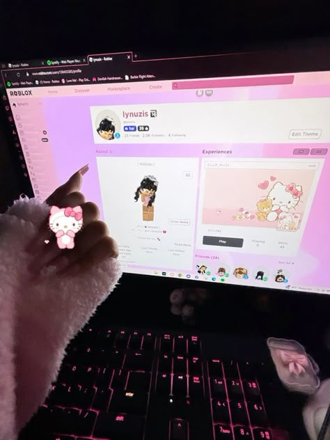 Hello Kitty Games, Roblox Sets, Roblox Pc, Da Hood, Banner Discord, Video Game Room Design, Pretty Pink Princess, Female Avatar, Gaming Room Setup