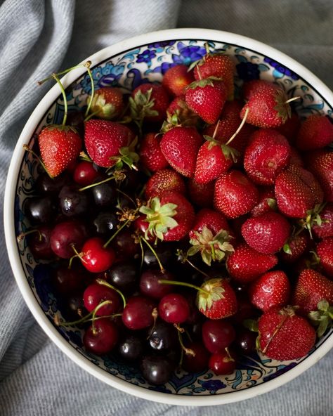 Tanya Shulga🐥 | Sun-soaked berries make for the sweetest moments🍒🍓 . . . . . . #SummerPhotoshoot #CherriesAndStrawberries #FreshBerries #sweetsummerdays #… | Instagram Summer Photoshoot, Fresh Berries, Food Photo, Sewing Projects, Sun, Fruit, In This Moment, Sewing, On Instagram