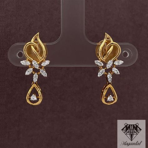 This pretty earring is all about grace and charm. Earings Design Gold Diamond, Grt Jewellers Earrings Gold, Daily Wear Jewellery Simple, New Model Ear Rings, Jewelry Design Earrings Gold, Daily Wear Studs Gold Indian, Dailyware Earrings Gold Latest, Ear Rings Models Gold, Earrings Models Gold