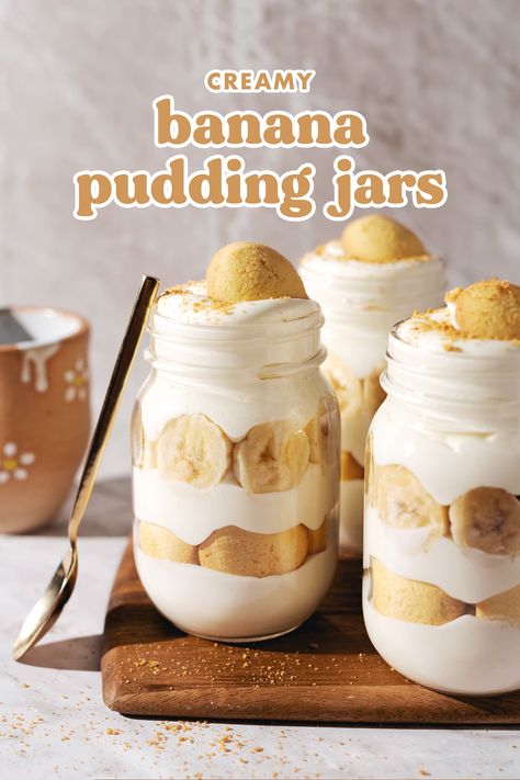 These banana pudding jars are made with layers of creamy vanilla pudding, vanilla wafers, and banana slices all in cute little jars. #bananapudding #nobakedessert #nobake | teakandthye.com Banana Pudding Individual, Banana Pudding In A Jar Recipe, Banana Pudding Jars, Mini Vanilla Wafers Banana Pudding, Nilla Wafer Banana Pudding, Banana Pudding Nilla Wafers, Pudding Banana, Vanilla Wafer Cookies, Dessert Business