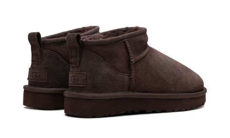 Winter Comfy Shoes, Dark Brown Ultra Mini Uggs, Ugg Mini Brown, Brown Fall Shoes, Classic Ultra Mini Ugg, Burnt Cedar Uggs, Burnt Cedar Uggs Outfit, Fall Shoes 2024, Dark Brown Uggs