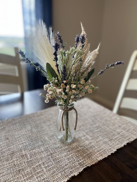 Dried Lavender Bouquet In Vase, Dried Lavender Centerpiece, Lavender Centerpieces Table Decorations, Lavender Centerpiece, Farmhouse Wedding Table, Fern Centerpiece, Western Centerpieces, Boho Tablescape, Daisy Centerpieces