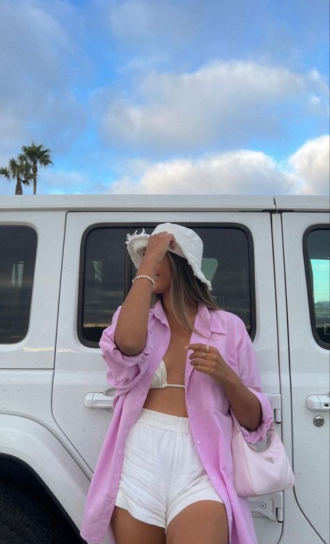 Pink Shirt Beach Outfit, Beach Outfit Street Styles, Shorts And Swimsuit Outfit, Beach Outfit 2023 Women, Aesthetic Pool Outfit, Boat Beach Outfit, Beach Barbie Aesthetic Outfits, Summer Outfits Austin Texas, Bright Beach Outfits